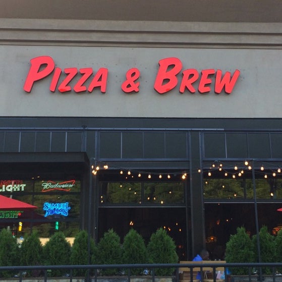 รูปภาพถ่ายที่ Pizza &amp; Brew Scarsdale โดย Warren C. เมื่อ 6/29/2014