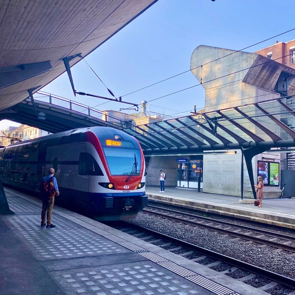 7/21/2021 tarihinde Dominic H.ziyaretçi tarafından Bahnhof Zürich Stadelhofen'de çekilen fotoğraf