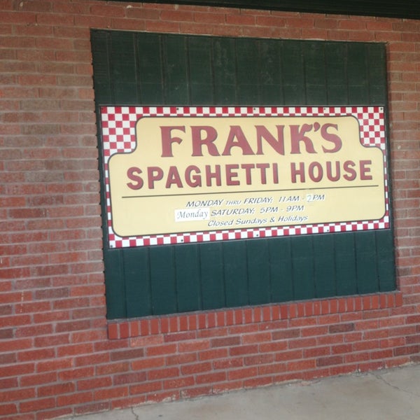 Снимок сделан в Frank&#39;s Spaghetti House пользователем Rebecca G. 7/10/2013