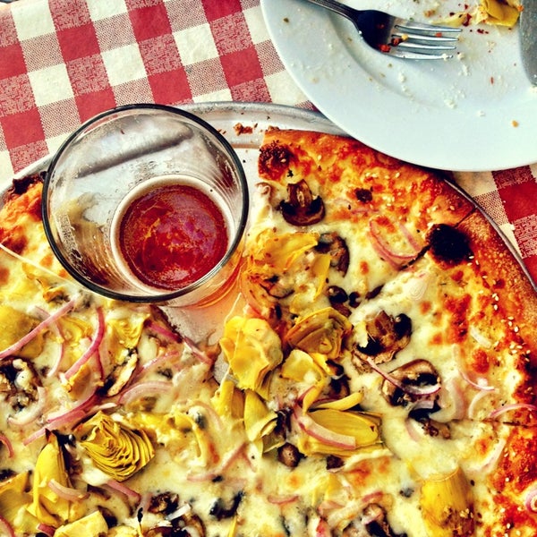 Foto scattata a Croll&#39;s Pizza &amp; Beer da Brian C. il 8/25/2013