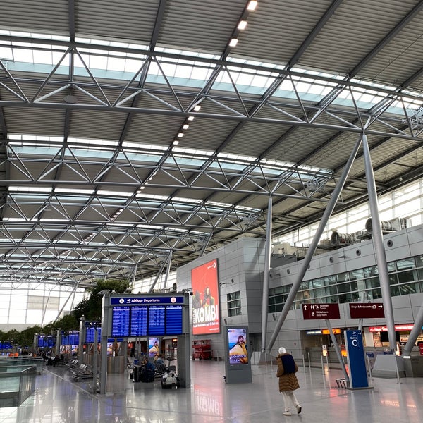 รูปภาพถ่ายที่ Düsseldorf Airport (DUS) โดย Javier O. เมื่อ 2/28/2024