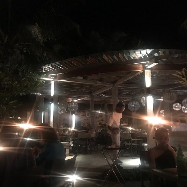 1/4/2019 tarihinde Javier O.ziyaretçi tarafından Infiniti Bar @ Grace Bay Club'de çekilen fotoğraf