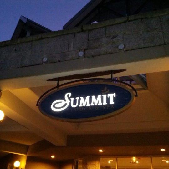 รูปภาพถ่ายที่ Summit Lodge Whistler โดย Franklin O. เมื่อ 2/11/2013