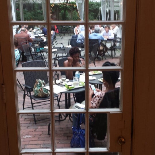 Das Foto wurde bei M Restaurant von Cass L. am 6/4/2014 aufgenommen
