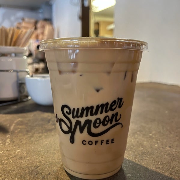 Foto scattata a Summermoon Coffee Bar da Nathan P. il 8/18/2021