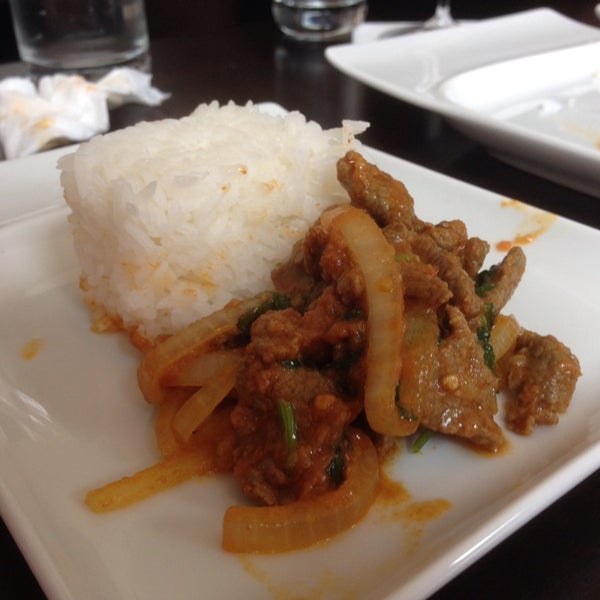 Das Foto wurde bei Mandalay Restaurant &amp; Cafe von Francisco R. am 3/23/2014 aufgenommen