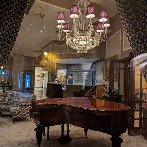 Foto tirada no(a) Grand Hotel Bohemia por Nat S. em 11/4/2023