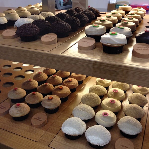 Photo taken at Sprinkles Cupcakes by Stephanie L. on 1/30/2014