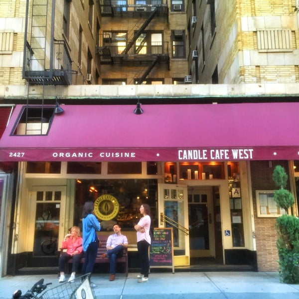 9/3/2016 tarihinde Samuel S.ziyaretçi tarafından Candle Cafe West'de çekilen fotoğraf