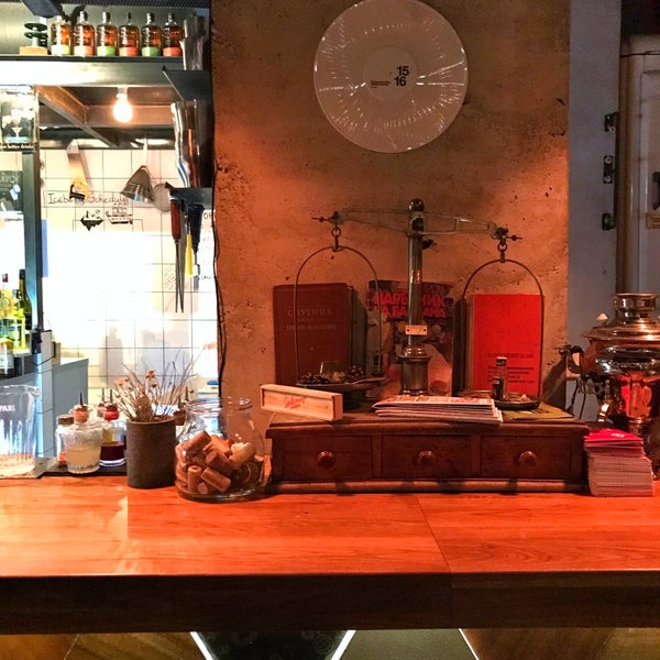 7/22/2018 tarihinde Samuel S.ziyaretçi tarafından SPUTNIK Cocktail bar'de çekilen fotoğraf