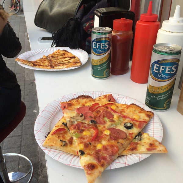 Foto diambil di Pizza2Go oleh Burak T. pada 3/30/2015