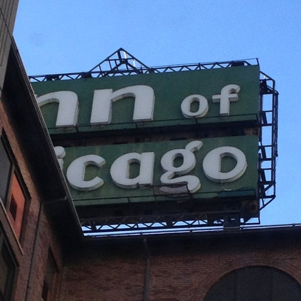 รูปภาพถ่ายที่ Inn Of Chicago โดย Brent J. เมื่อ 2/16/2013