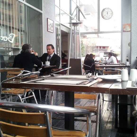 Foto tirada no(a) Alberto Restobar &amp; Lounge por Adolfo H. em 8/1/2013