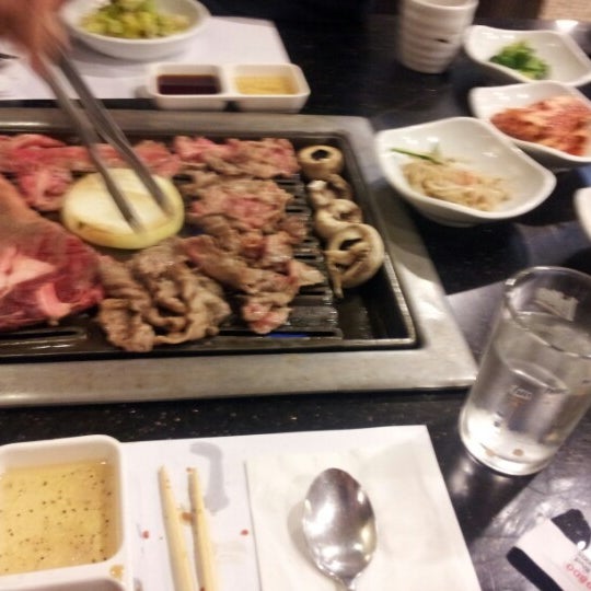 Foto tomada en O Dae San Korean BBQ  por Daniel J. el 1/25/2013