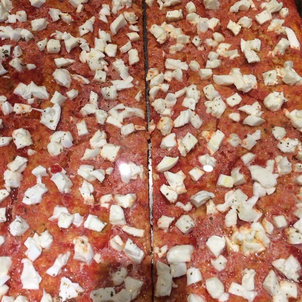 Foto tirada no(a) Taglio - La pizza per fetta por Jo duetokki A. em 2/8/2014