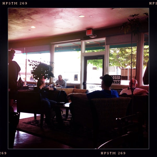 รูปภาพถ่ายที่ Twiggs Bakery &amp; Coffeehouse โดย Brent A. เมื่อ 5/26/2013
