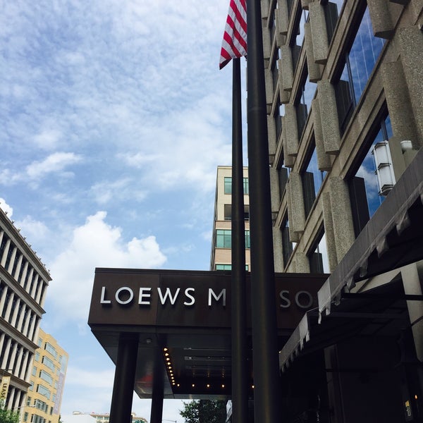 7/27/2016 tarihinde Julia K.ziyaretçi tarafından Loews Madison Hotel'de çekilen fotoğraf
