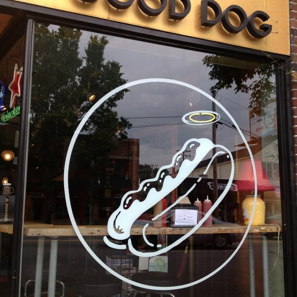 5/17/2013에 the Danny B.님이 GOOD DOG Restaurant에서 찍은 사진