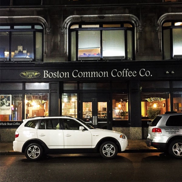 Das Foto wurde bei Boston Common Coffee Company von Brad K. am 4/8/2016 aufgenommen
