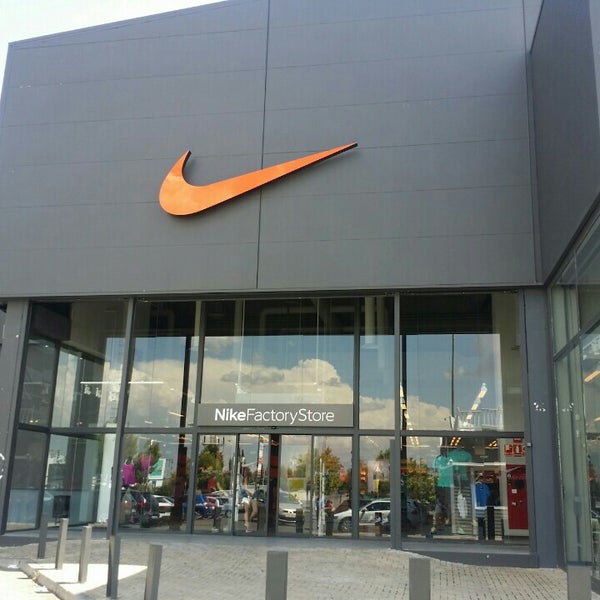 Rayo Miedo a morir Soviético Nike Factory Store - Avenida De Europa