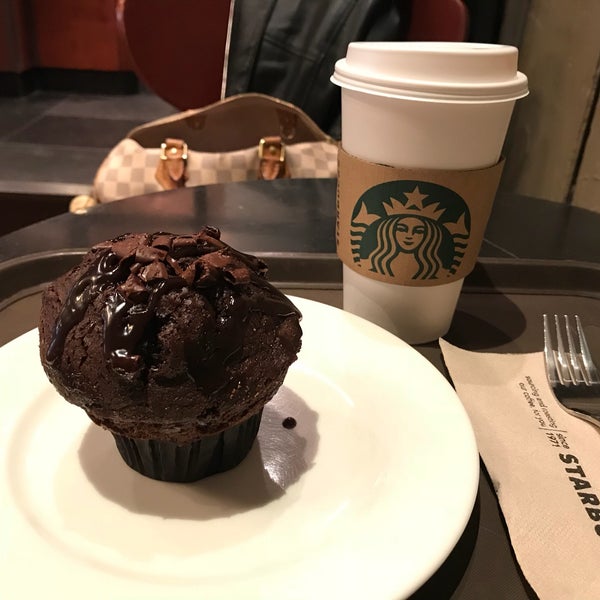 Photo prise au Starbucks par Sina B. le3/5/2019