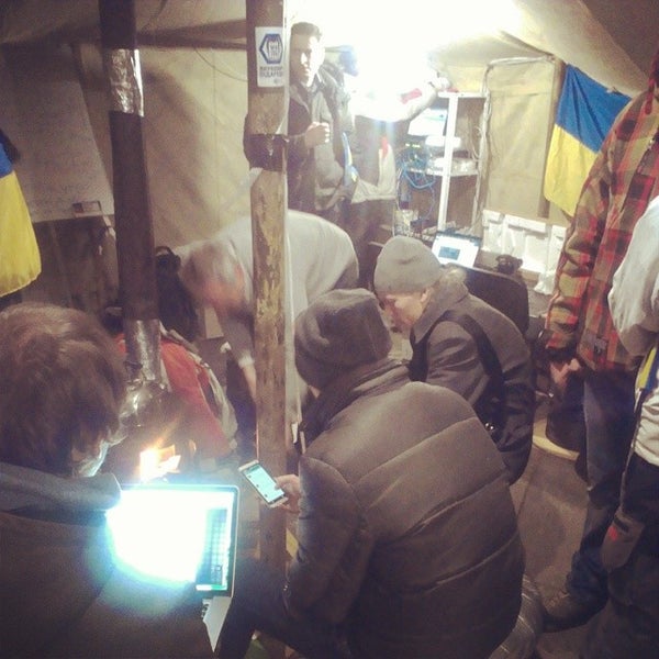 Das Foto wurde bei ІТ Намет на Євромайдані von Oleksandr D. am 12/17/2013 aufgenommen