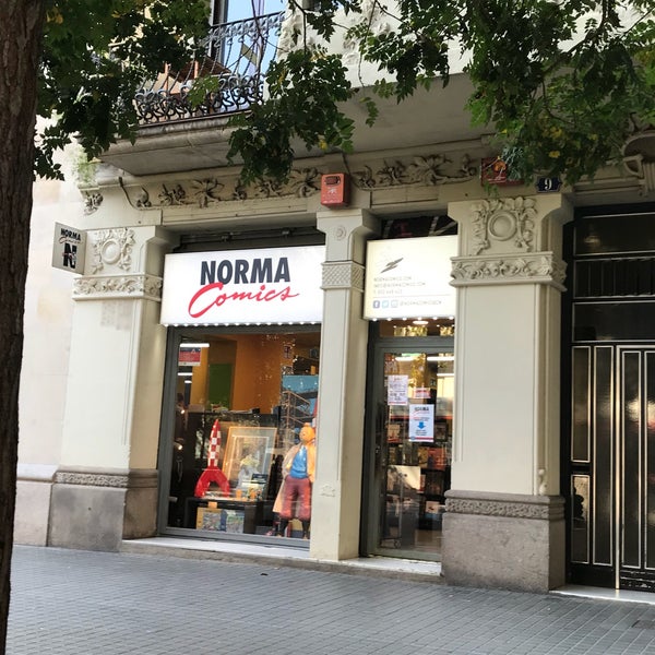 Photo taken at Norma Cómics by Jacqueline F. on 10/22/2018