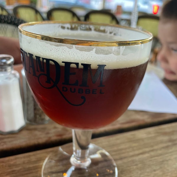 6/16/2021 tarihinde Nathan Z.ziyaretçi tarafından Cafe Benelux'de çekilen fotoğraf