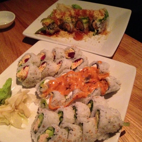 Das Foto wurde bei Sushi Brokers von Niru G. am 4/21/2013 aufgenommen