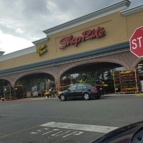 Foto tomada en ShopRite of Route 37  por Dwight B. el 10/14/2015