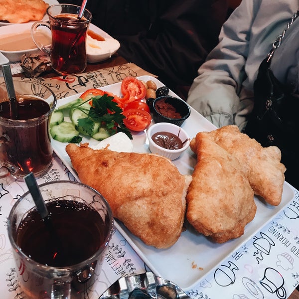 Foto diambil di Balkon Cafe &amp; Kahvaltı oleh Eda pada 2/15/2020