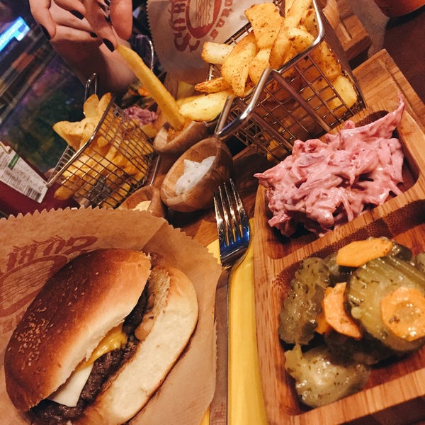 Foto diambil di So Big Burger oleh Eda pada 8/27/2016