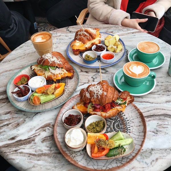 Photo taken at Brekkie Breakfast Club by Eda on 2/10/2019