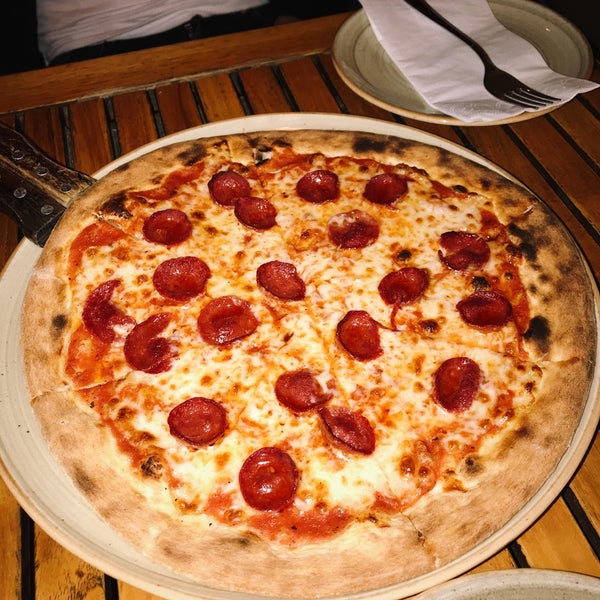 Foto diambil di Vagabondo&#39;s Pizzeria &amp; Ristorante oleh Eda pada 10/17/2020