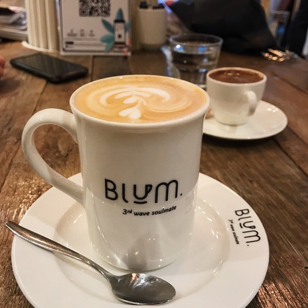 รูปภาพถ่ายที่ Blum Coffee House โดย Eda เมื่อ 2/15/2020