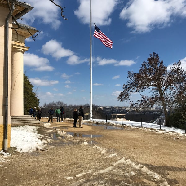 3/16/2017 tarihinde Jeff D.ziyaretçi tarafından Arlington House'de çekilen fotoğraf