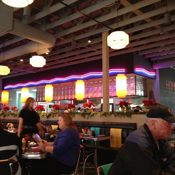 12/30/2012 tarihinde Matthew H.ziyaretçi tarafından Plaza Cafe Southside'de çekilen fotoğraf