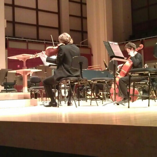 2/15/2013에 Manuel M.님이 Meymandi Concert Hall에서 찍은 사진
