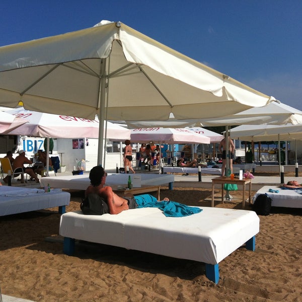 Das Foto wurde bei Ibiza Beach Bar von Светлана-Лана am 6/25/2013 aufgenommen