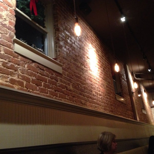 12/18/2013 tarihinde Chris H.ziyaretçi tarafından Colbeh Persian Kitchen and Bar'de çekilen fotoğraf