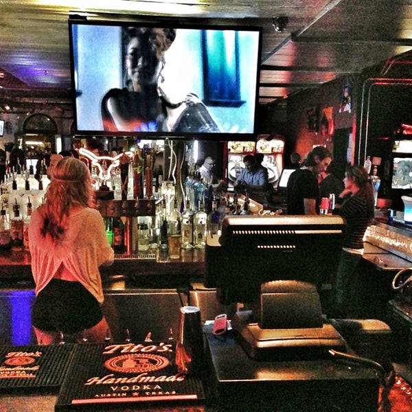 รูปภาพถ่ายที่ Recess Arcade Bar โดย Chris H. เมื่อ 3/9/2013