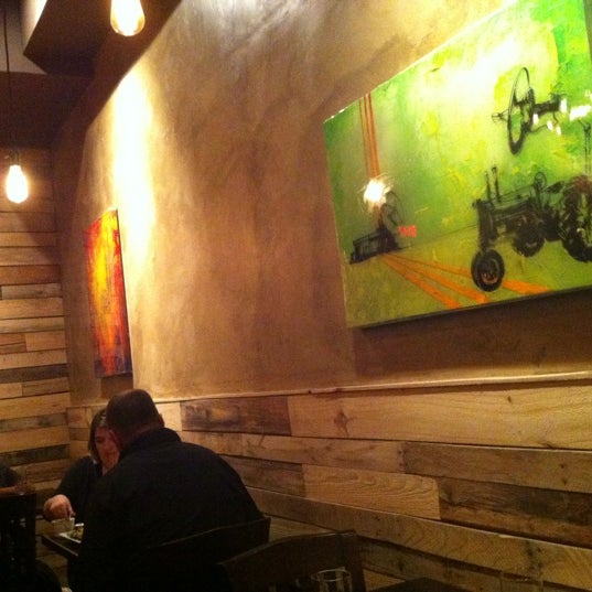 11/4/2012 tarihinde Chris H.ziyaretçi tarafından Colbeh Persian Kitchen and Bar'de çekilen fotoğraf