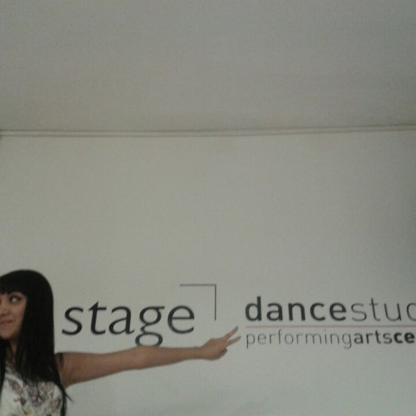 Foto tirada no(a) Stage Performing Arts Center por Aysun A. em 12/18/2013