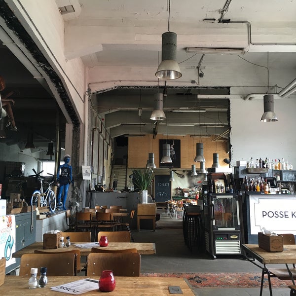 Awesome industrial interior, great coffee and a satisfactory choice of beers.