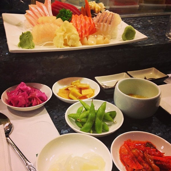 รูปภาพถ่ายที่ A-won Japanese Restaurant โดย Seung Min &#39;Mel&#39; Y. เมื่อ 1/3/2014