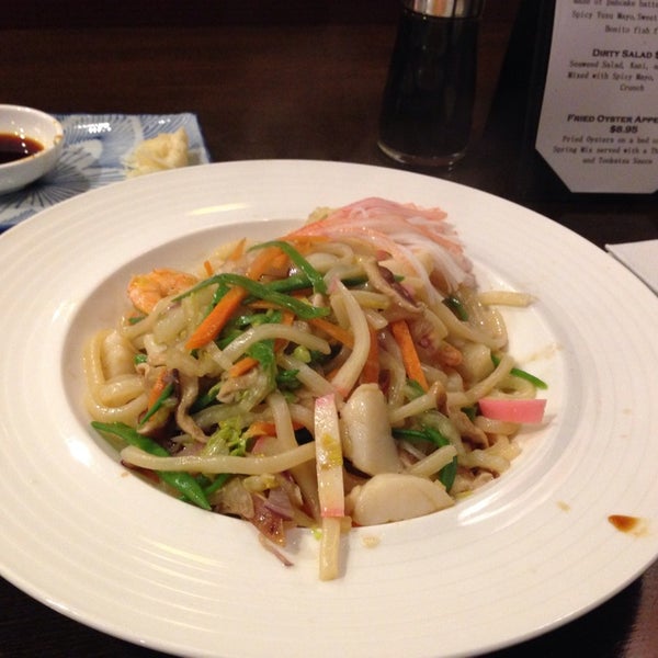 Photo taken at Ginza Japanese Cuisine &amp; Hibachi by Seung Min &#39;Mel&#39; Y. on 4/12/2014