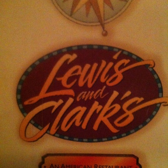 Foto diambil di Lewis and Clark&#39;s oleh Elizabeth F. pada 11/28/2012