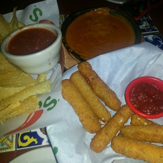 Photo taken at Chili&#39;s Grill &amp; Bar by Nadjelly M. on 10/7/2012