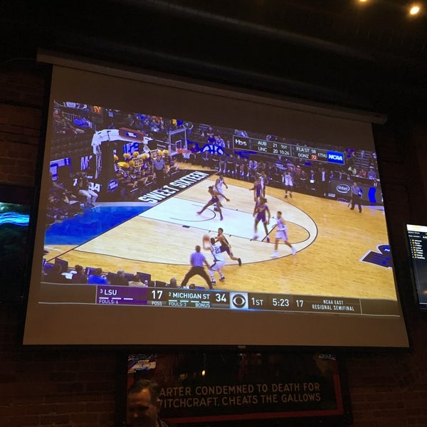 Foto tomada en Pete&#39;s Tavern  por Hamid A. el 3/29/2019