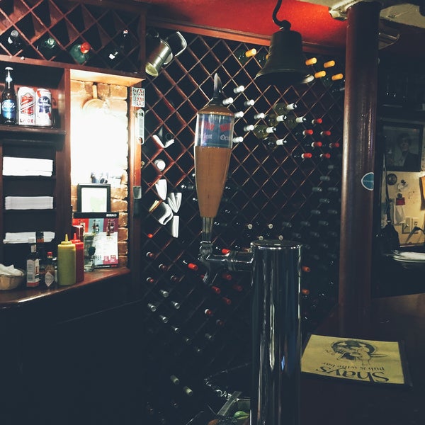 Photo taken at Shays Pub &amp; Wine Bar by Reina on 10/9/2017